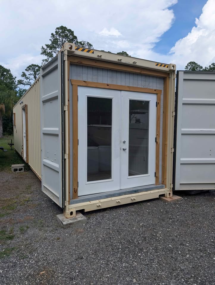 Custom Insulated 20ft Shipping Container with Toilet